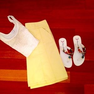 Old Navy 🌈 pale yellow skirt with pockets🌈